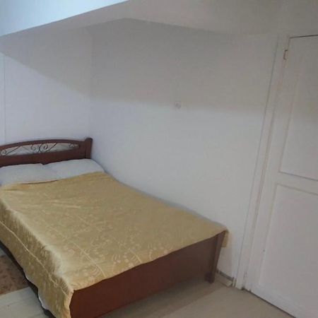 Private Bedroom Paphos Central Eksteriør bilde